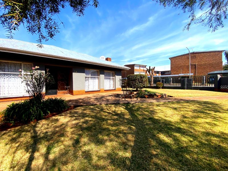 Stunning 3-Bedroom Family Home with Endless Potential in Casseldale! - Photo 3