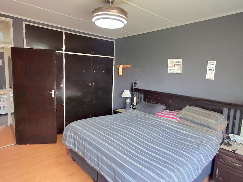 Lovely Family Home Within Walking Distance of Schools – Flat & Pool - Photo 10