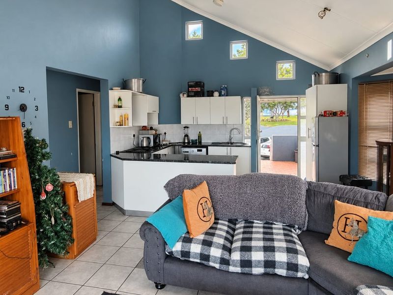 3 Bedroom Townhouse for Sale in Selborne - Photo 2
