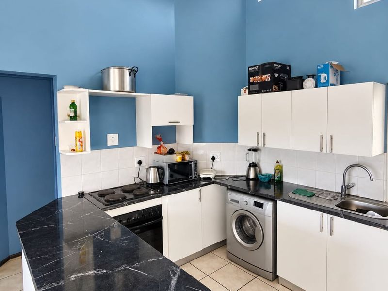 3 Bedroom Townhouse for Sale in Selborne - Photo 3