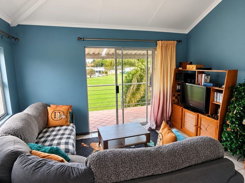 3 Bedroom Townhouse for Sale in Selborne - Photo 6