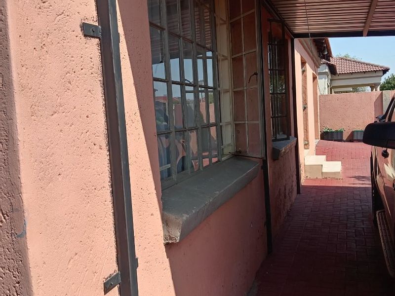 Stunning two bedroom house available for sale.  - Photo 5