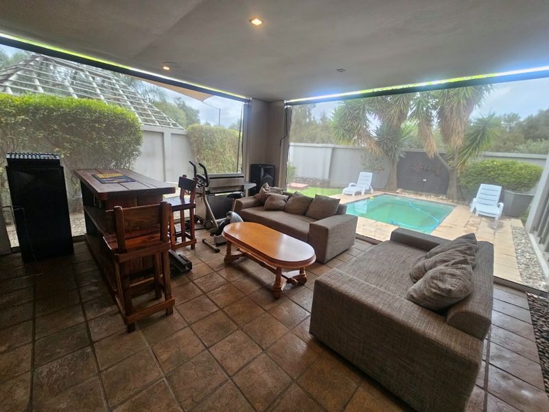 LOADS OF LIVING - Photo 3
