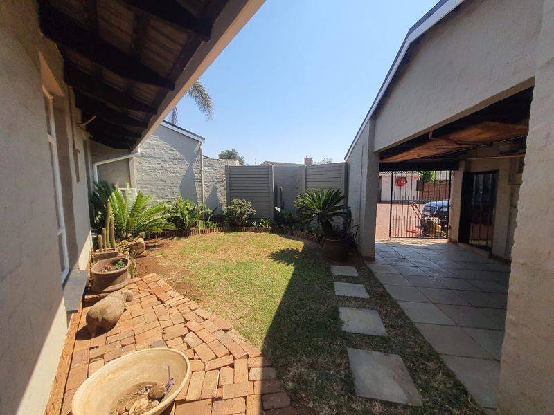Perfect Family Oasis: 3 Bedrooms and Bachelors flat. Pet-Friendly, and Secure! - Photo 3