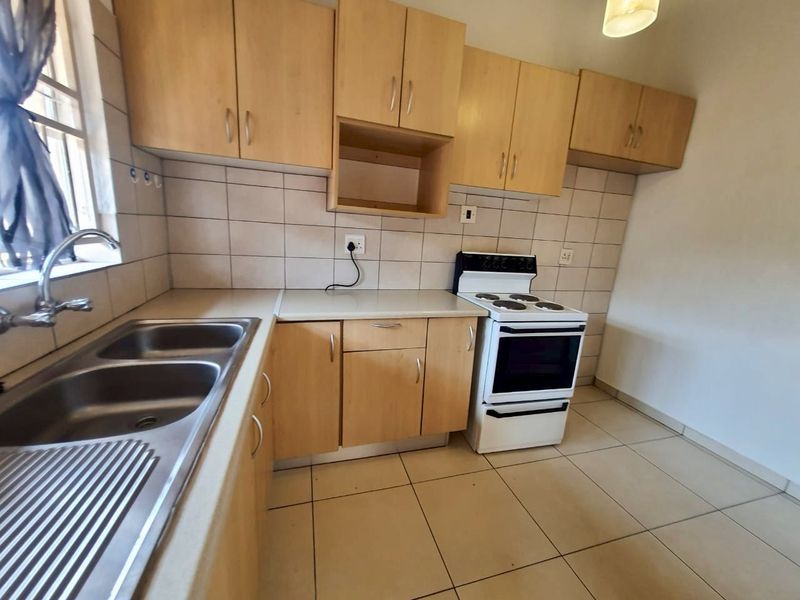 Perfect Family Oasis: 3 Bedrooms and Bachelors flat. Pet-Friendly, and Secure! - Photo 10