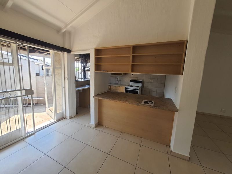 Perfect Family Oasis: 3 Bedrooms and Bachelors flat. Pet-Friendly, and Secure! - Photo 9