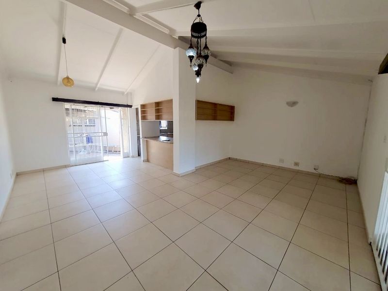 Perfect Family Oasis: 3 Bedrooms and Bachelors flat. Pet-Friendly, and Secure! - Photo 8