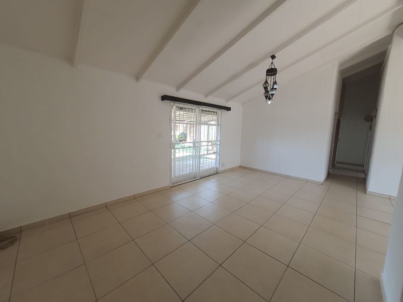 Perfect Family Oasis: 3 Bedrooms and Bachelors flat. Pet-Friendly, and Secure! - Photo 7