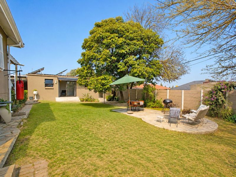 Charming Family Home with Granny Flat & Extra Space! - Photo 5