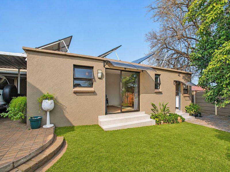 Charming Family Home with Granny Flat & Extra Space! - Photo 7