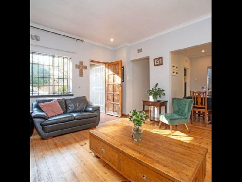 Stunning 3 Bed Home with Flatlet and Solar - Photo 4