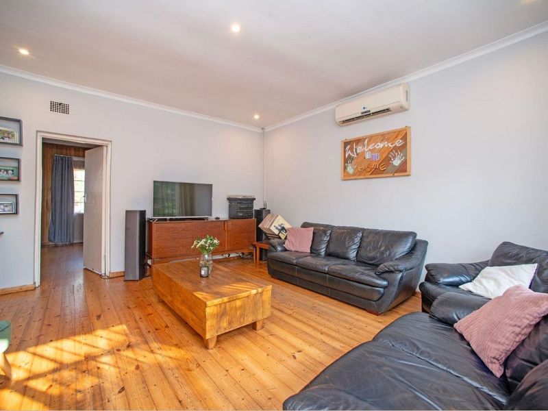Stunning 3 Bed Home with Flatlet and Solar - Photo 5