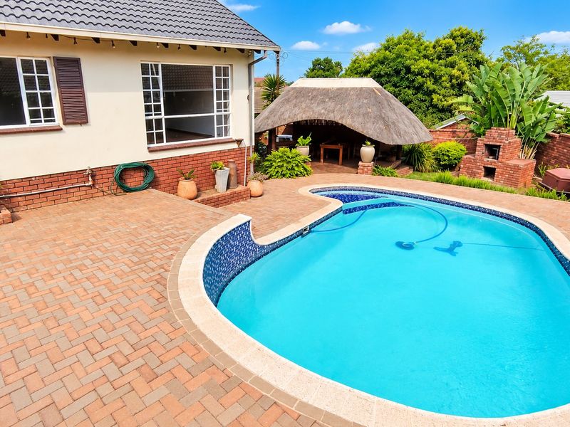 Well-Loved Family Home in an Excellent Location - Photo 4