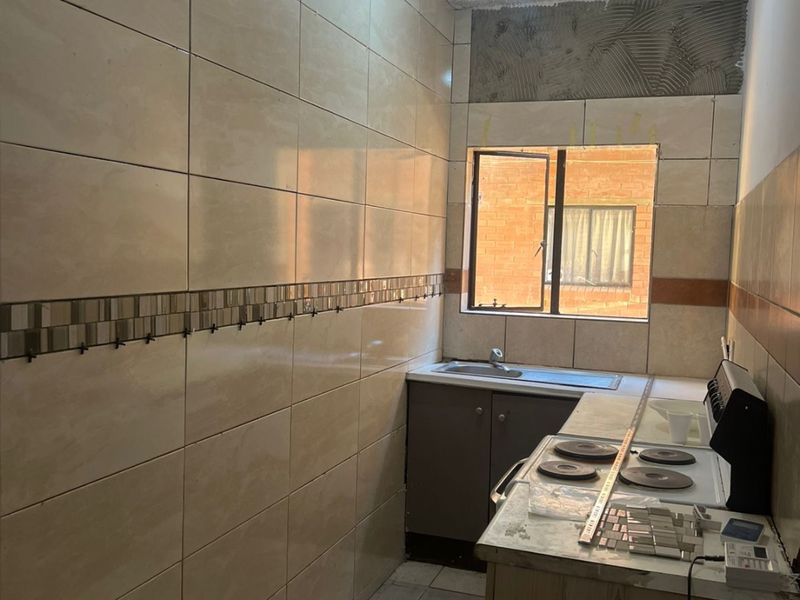 Chic 2 Bed Flat in Kempton Park Central - Photo 5