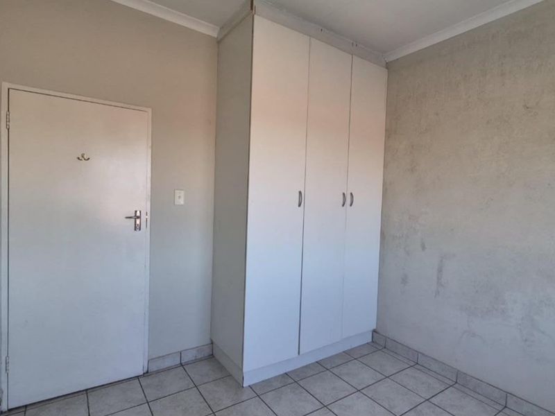 Chic 2 Bed Flat in Kempton Park Central - Photo 10