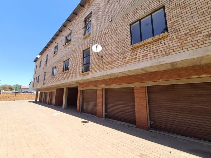 Chic 2 Bed Flat in Kempton Park Central - Photo 3