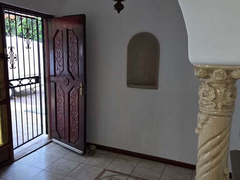 This is a proper family home. Neat and spacious package in Stilfontein Extension 4. - Photo 2
