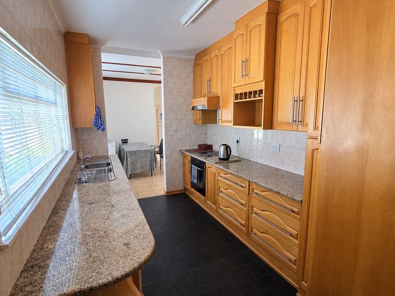 This is a proper family home. Neat and spacious package in Stilfontein Extension 4. - Photo 4
