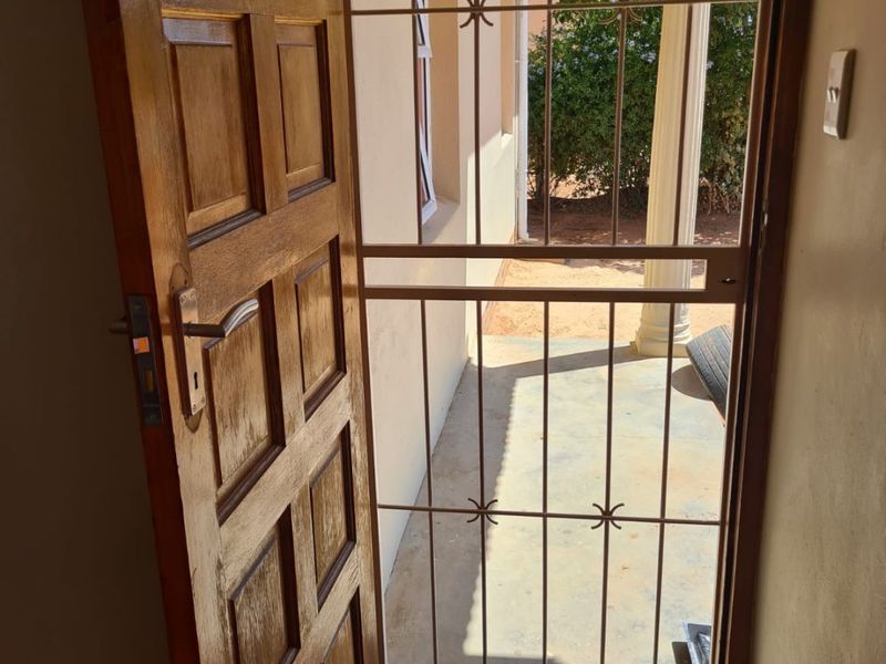 SPACIOUS 3-BEDROOM HOUSE TO RENT IN VREDENDAL NORTH - Photo 4