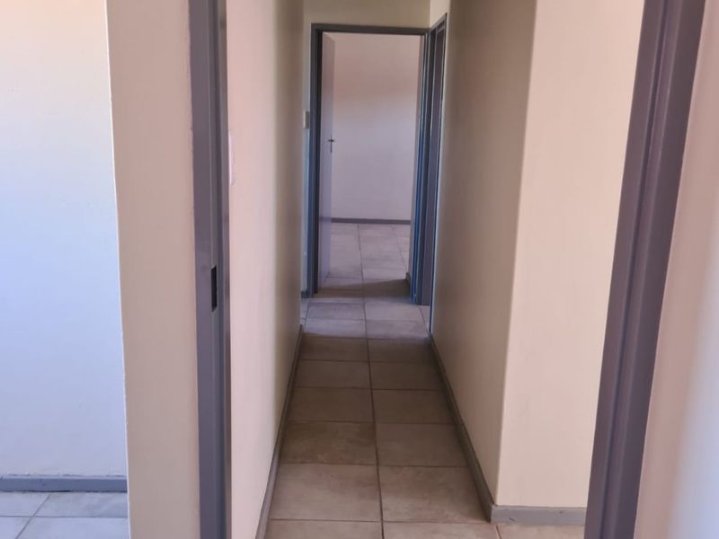 SPACIOUS 3-BEDROOM HOUSE TO RENT IN VREDENDAL NORTH - Photo 9
