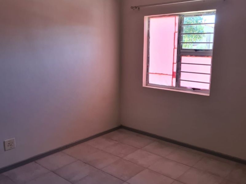 SPACIOUS 3-BEDROOM HOUSE TO RENT IN VREDENDAL NORTH - Photo 10