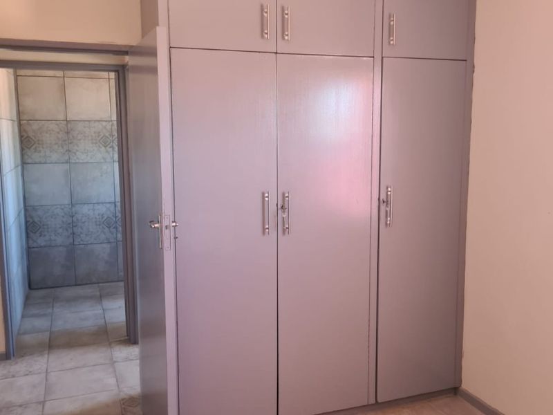 SPACIOUS 3-BEDROOM HOUSE TO RENT IN VREDENDAL NORTH - Photo 8