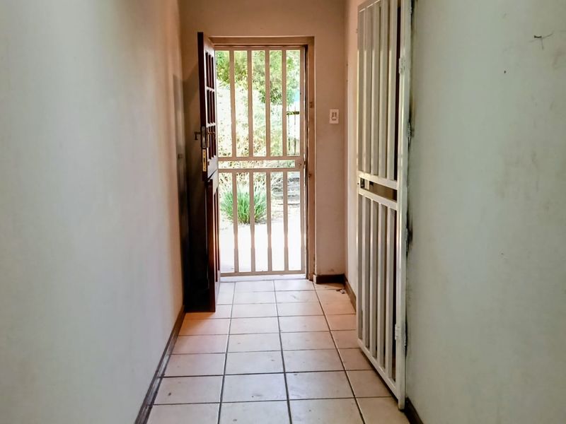 SPACIOUS 5-BEDROOM FAMILY HOME TO LET | REYDAL, TARLTON - Photo 4