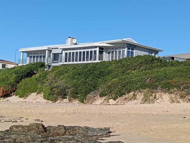 Beautiful Seafront Home  - Photo 2