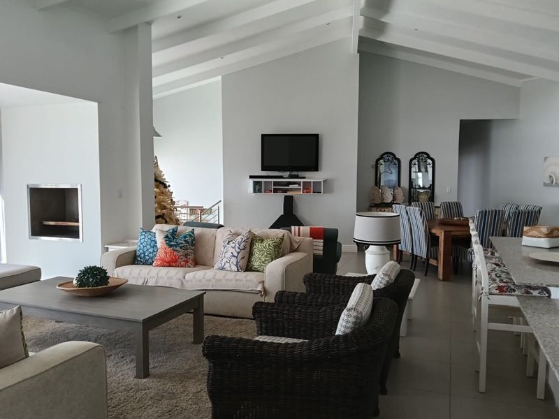 Beautiful Seafront Home  - Photo 9