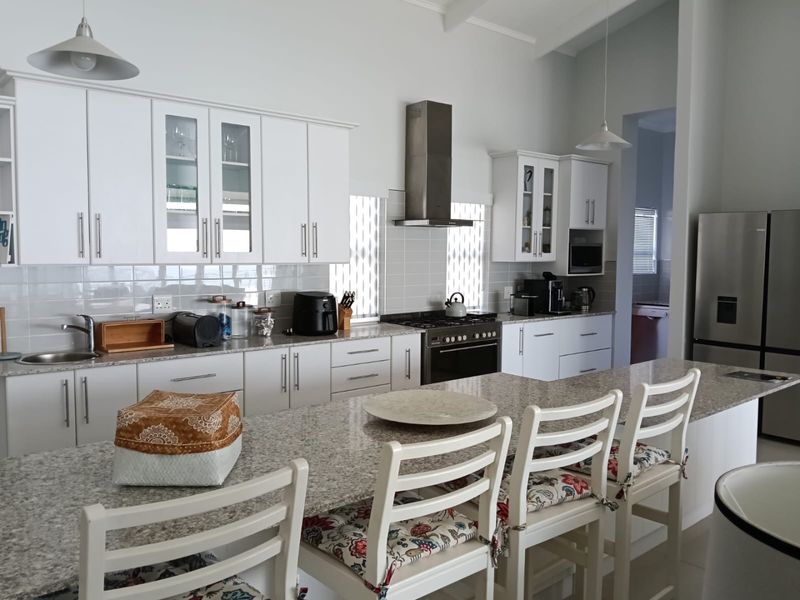 Beautiful Seafront Home  - Photo 8