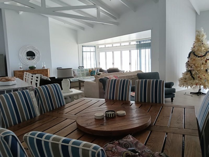Beautiful Seafront Home  - Photo 10