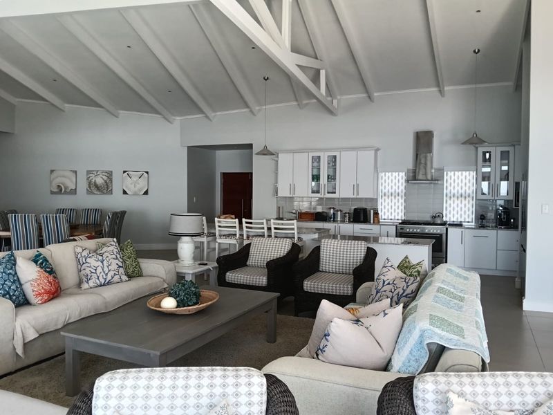 Beautiful Seafront Home  - Photo 7