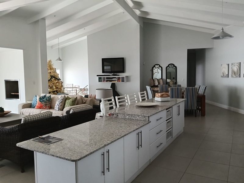 Beautiful Seafront Home  - Photo 3