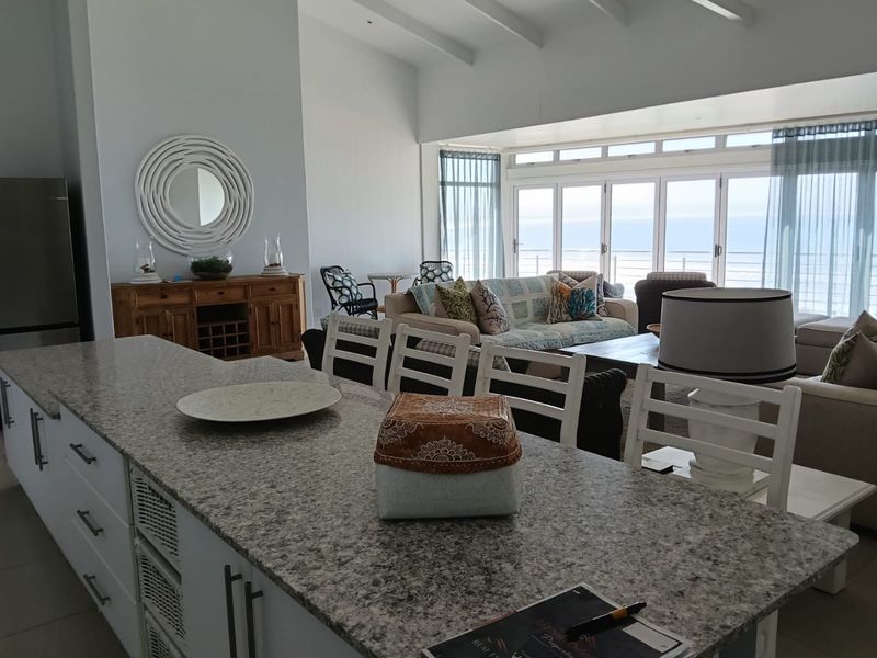 Beautiful Seafront Home  - Photo 4
