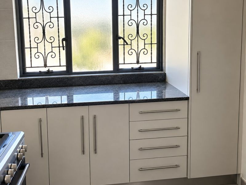 2 Bedroom Apartment in Central - Photo 3