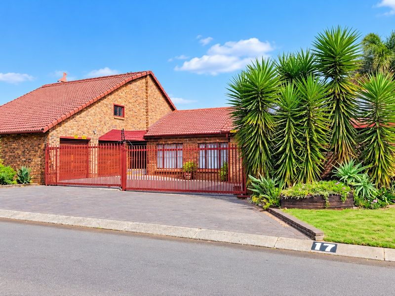 Versatile Family Home with Flatlet, Office & Exceptional Entertainment Areas - Photo 2