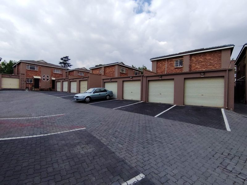Secure Duplex Townhouse Living in Farrar Park - Photo 5