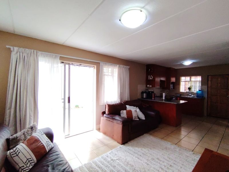 Secure Duplex Townhouse Living in Farrar Park - Photo 7