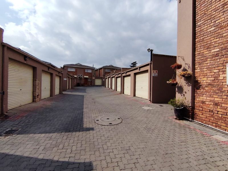 Secure Duplex Townhouse Living in Farrar Park - Photo 4