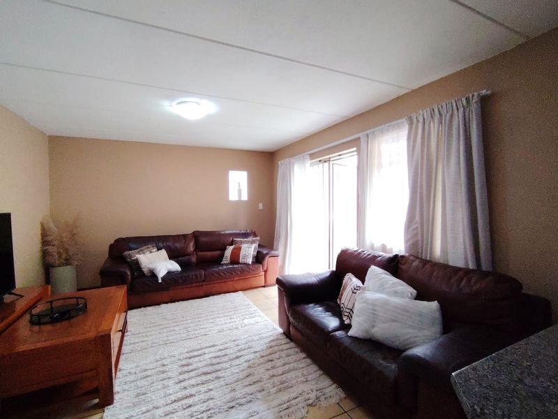 Secure Duplex Townhouse Living in Farrar Park - Photo 8