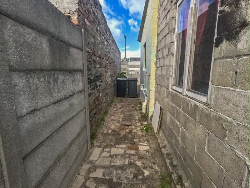 Two Bedroom Home for Sale Lavender Hill - Photo 5