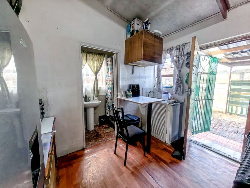 Two Bedroom Home for Sale Lavender Hill - Photo 2