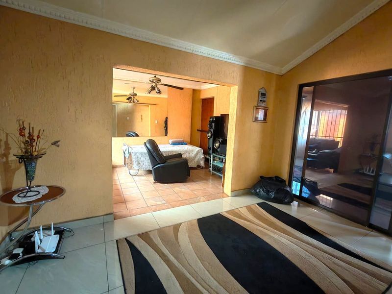  Spacious 3 Bedroom Family Home in a Quiet Cul de Sac - Photo 2