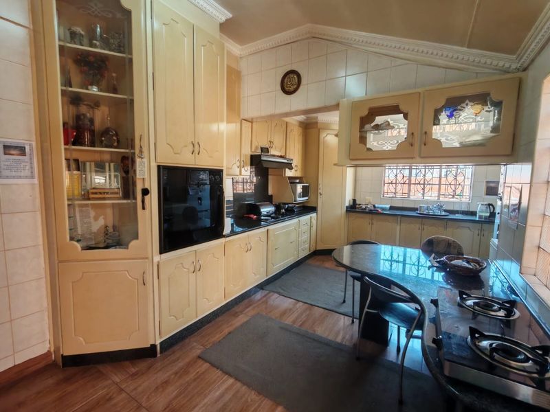  Spacious 3 Bedroom Family Home in a Quiet Cul de Sac - Photo 8