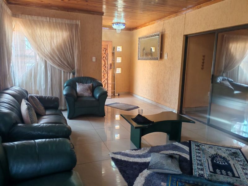  Spacious 3 Bedroom Family Home in a Quiet Cul de Sac - Photo 3