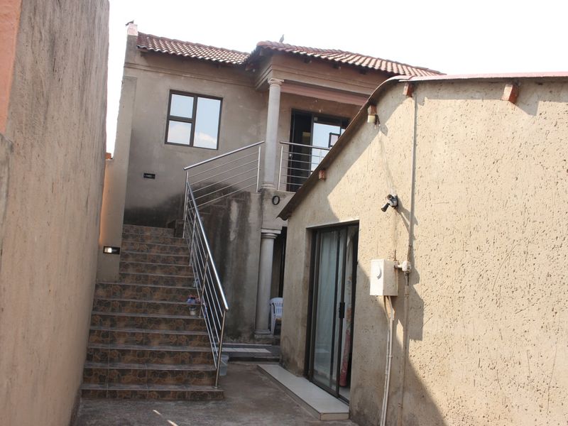 1 Bedroom House with Kitchen and Dinning Room - Photo 4