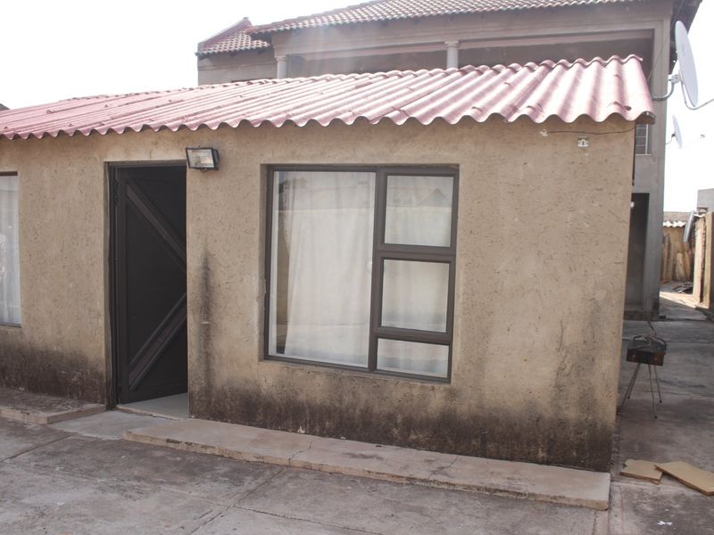 1 Bedroom House with Kitchen and Dinning Room - Photo 10