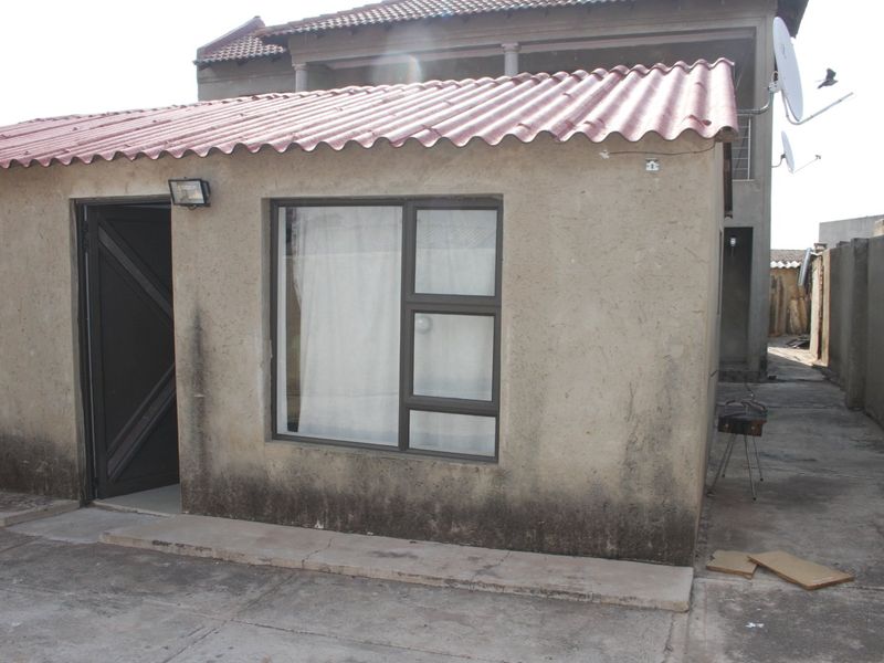 1 Bedroom House with Kitchen and Dinning Room - Photo 9