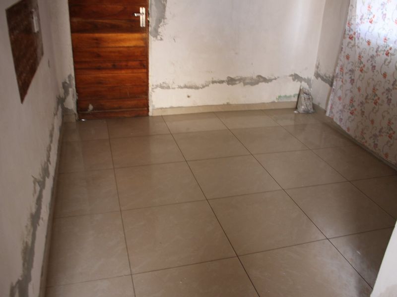 1 Bedroom House with Kitchen and Dinning Room - Photo 5