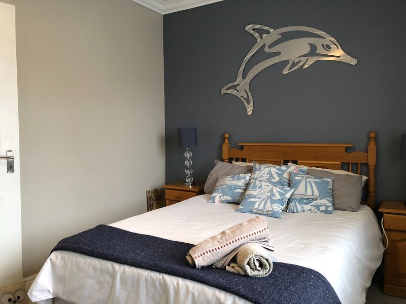 Quiet Coastal Living in De Kelders with sea and mountain views. - Photo 10